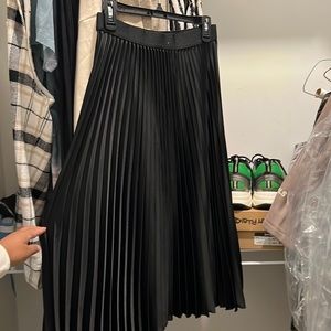 H&M pleated long black skirt
